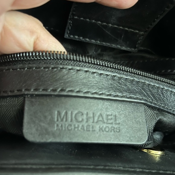 Michael Kors Hamilton
Satchel Center Quilt Black Gold Lock n Key Purse Handbag - Picture 8 of 16